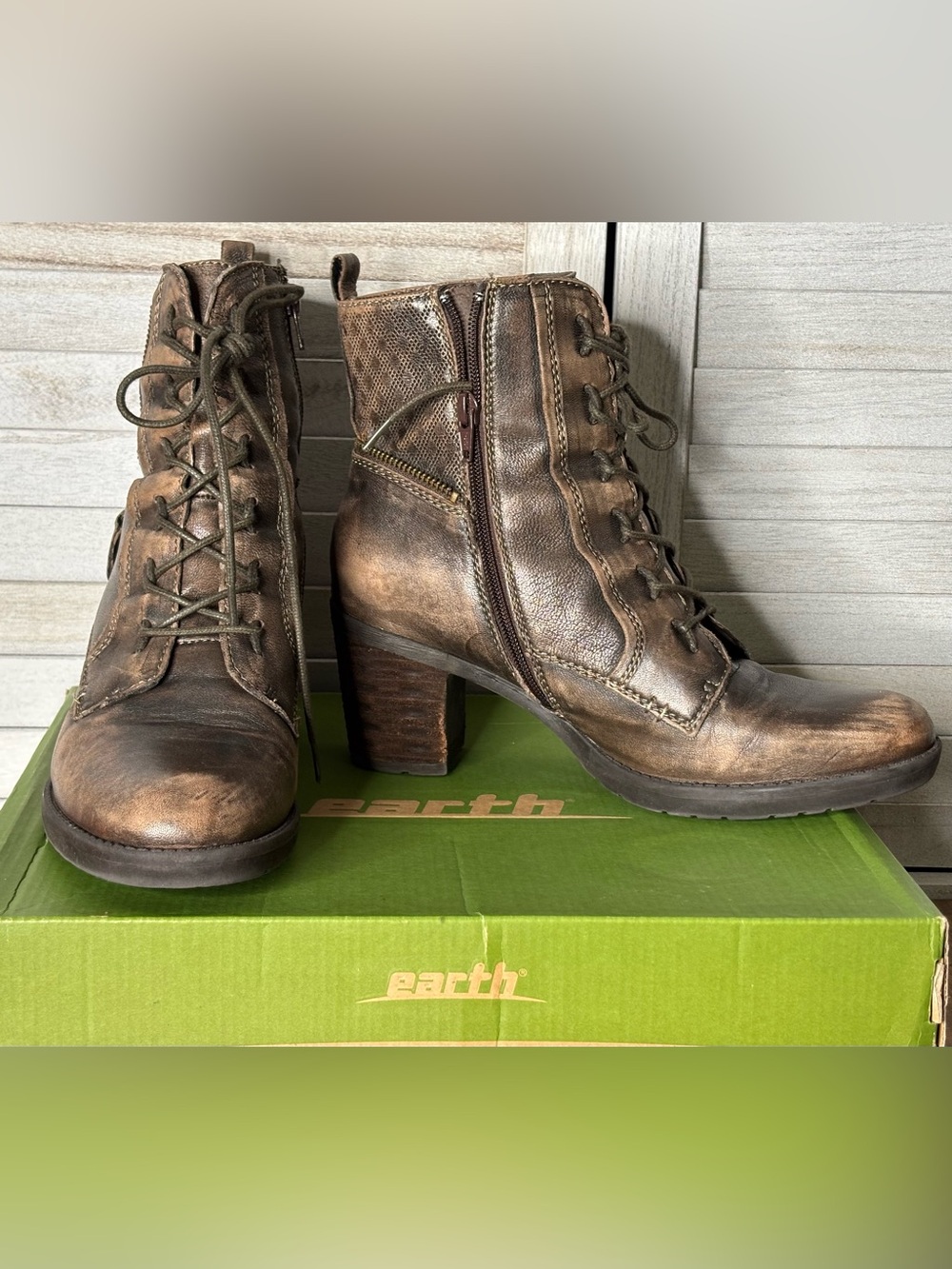 Earth Shoes Missoula Taupe Leather Lace Up Heeled Ankle Boots Size 9.5